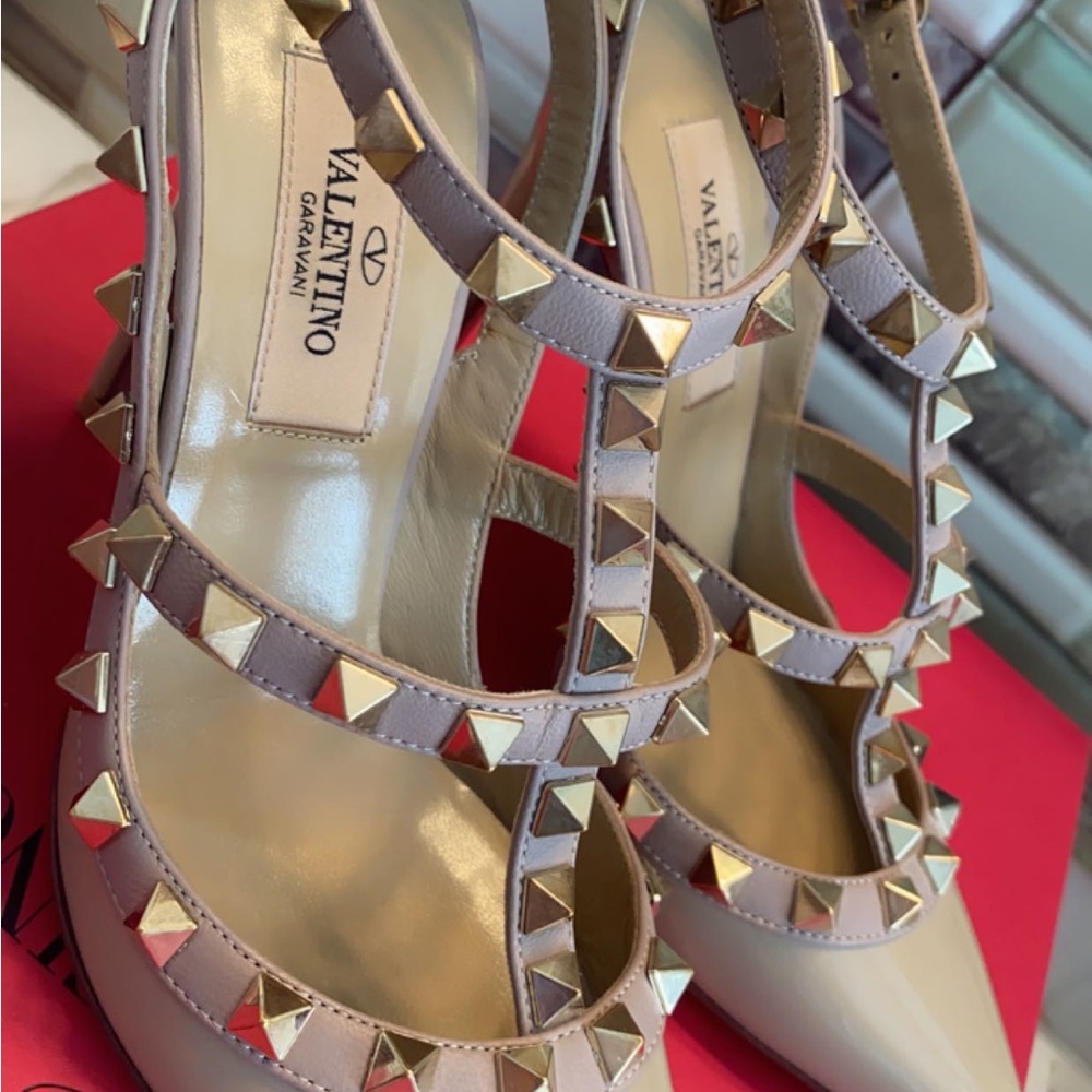 VALENTINO GARAVANI
Tan Rockstud Caged Heels - Picture 3 of 7